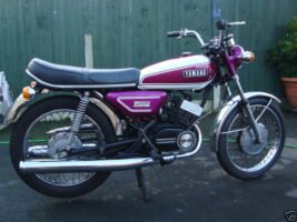 Yamaha CS5